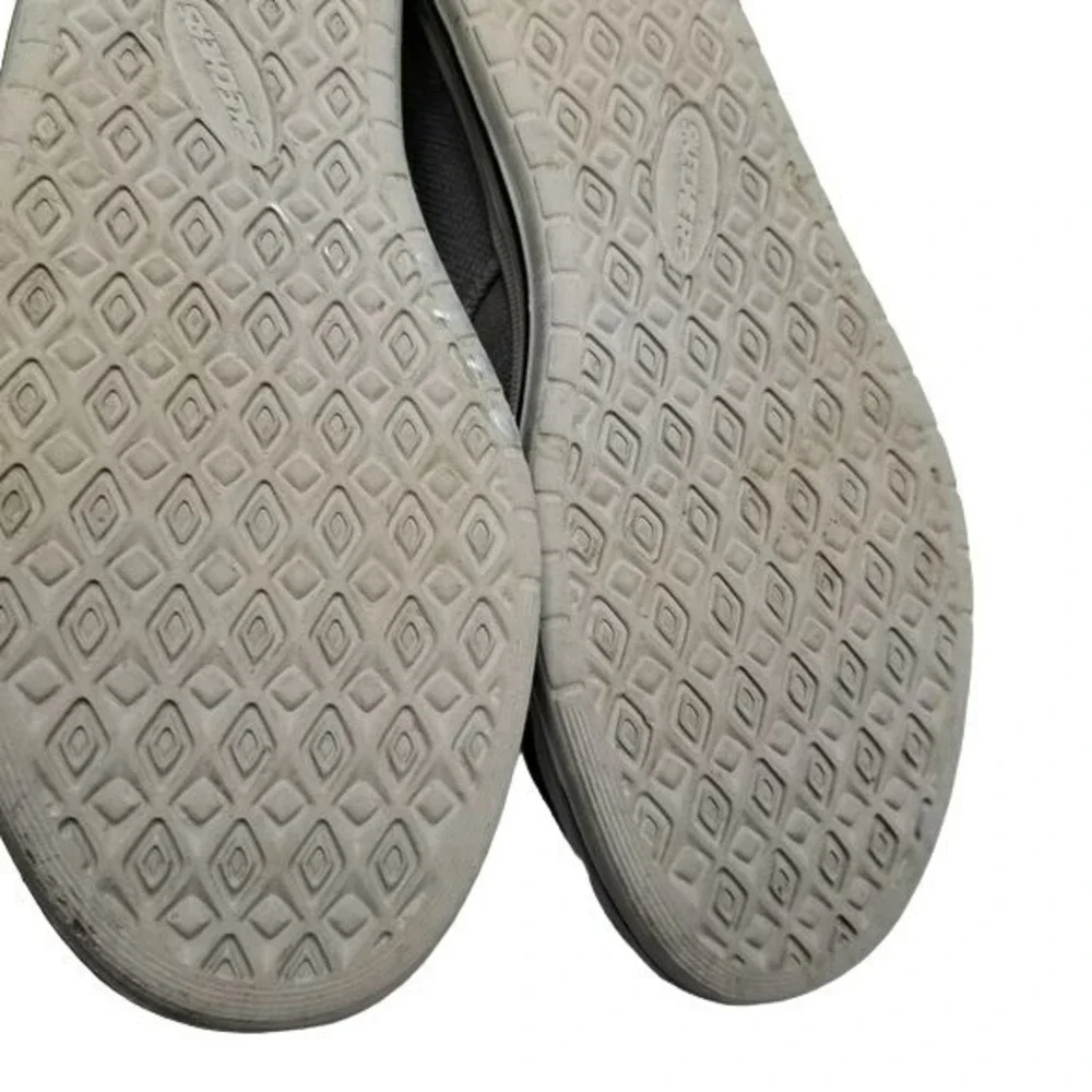 Sketchers men canvas boating shoes size 10 says‎ black on tag but is more grey